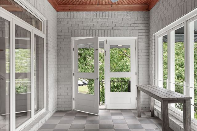 1 Warwick Ln, Nashville, TN 37205