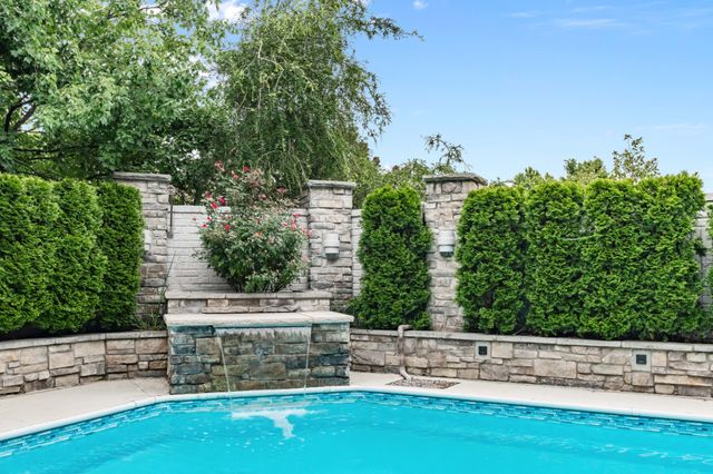 1 Warwick Ln, Nashville, TN 37205