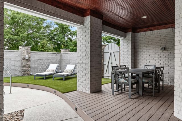 1 Warwick Ln, Nashville, TN 37205