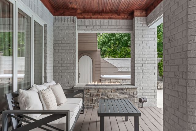 1 Warwick Ln, Nashville, TN 37205