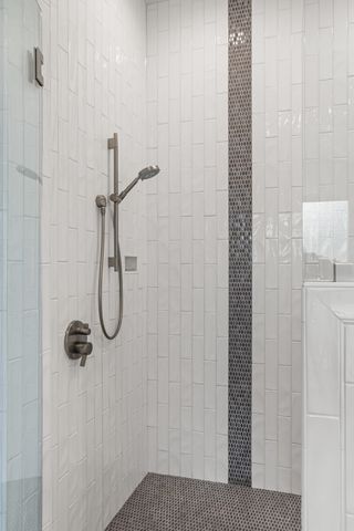 1 Warwick Ln, Nashville, TN 37205