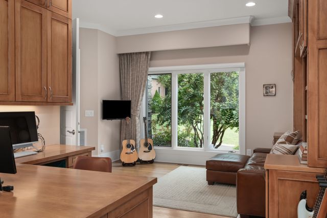 1 Warwick Ln, Nashville, TN 37205