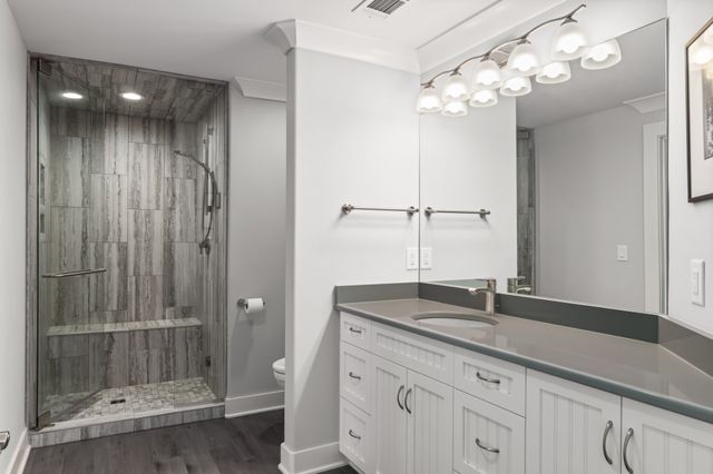 1 Warwick Ln, Nashville, TN 37205