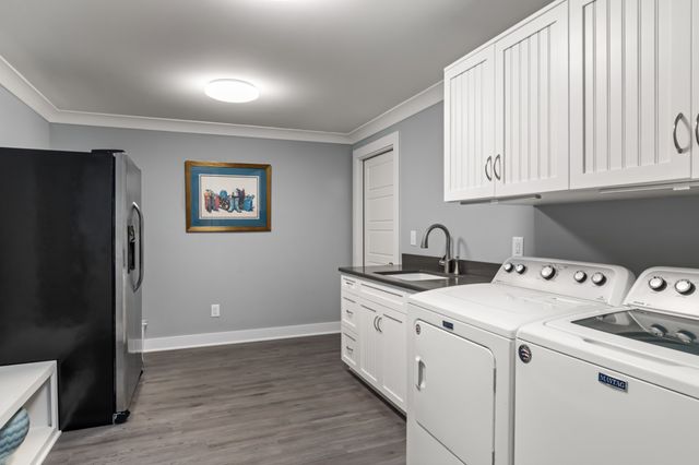 1 Warwick Ln, Nashville, TN 37205