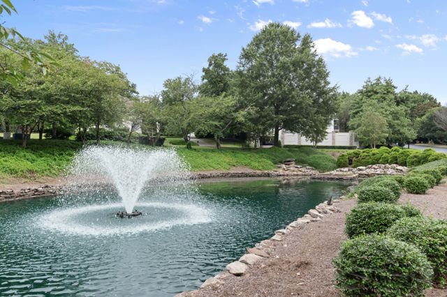 1 Warwick Ln, Nashville, TN 37205