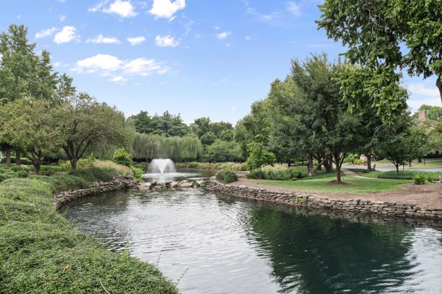 1 Warwick Ln, Nashville, TN 37205