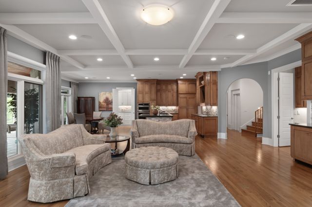 1 Warwick Ln, Nashville, TN 37205