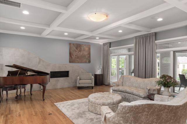 1 Warwick Ln, Nashville, TN 37205