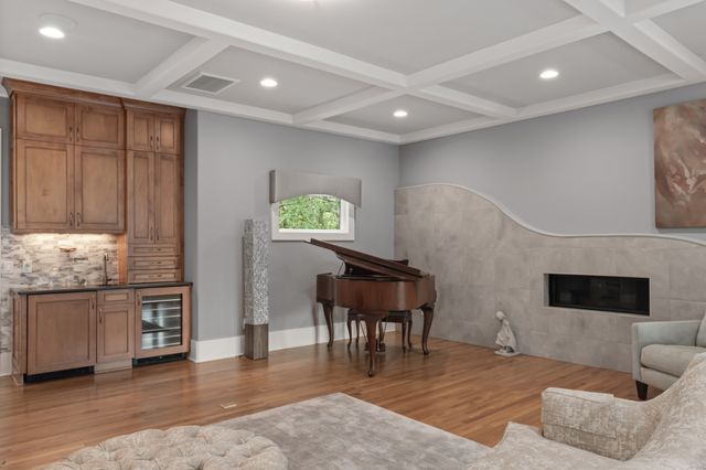 1 Warwick Ln, Nashville, TN 37205