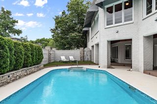 1 Warwick Ln, Nashville, TN 37205