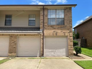 1226 W Hudgins Street, Grapevine, TX 76051