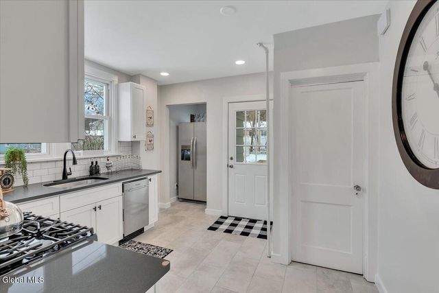 902 7th Avenue, Troy, NY 12182