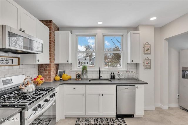 902 7th Avenue, Troy, NY 12182