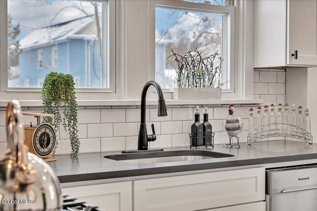 902 7th Avenue, Troy, NY 12182