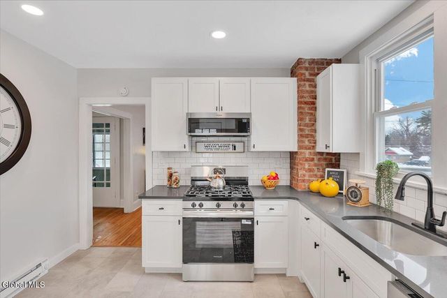 902 7th Avenue, Troy, NY 12182