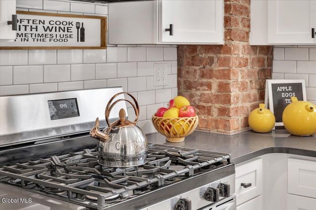 902 7th Avenue, Troy, NY 12182