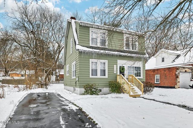 902 7th Avenue, Troy, NY 12182