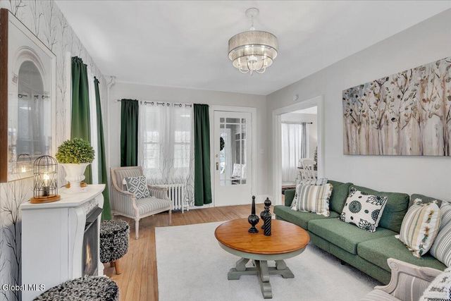 902 7th Avenue, Troy, NY 12182