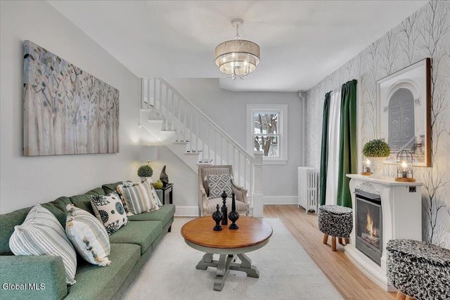 902 7th Avenue, Troy, NY 12182