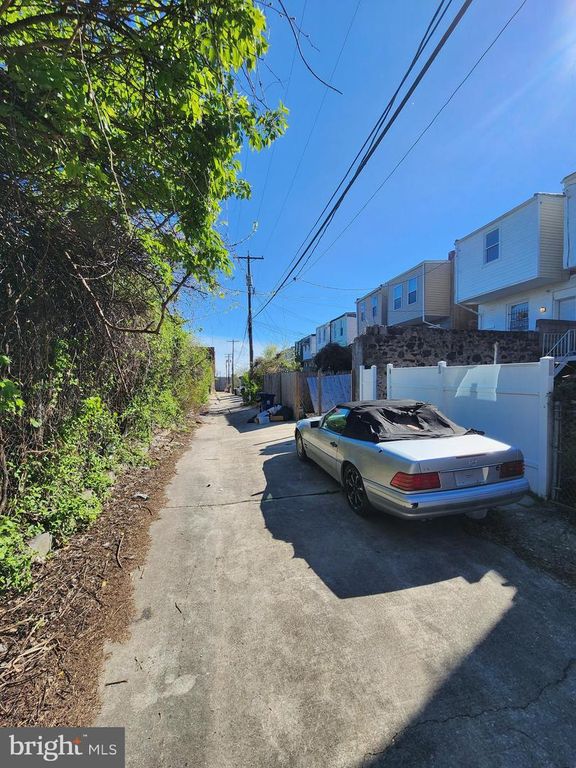 Image 13 of property listing at 649 N BENTALOU ST, Baltimore, MD 21216
