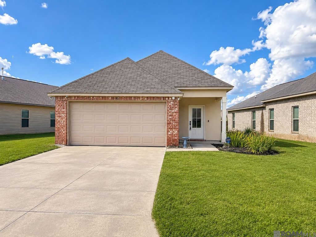 15484 Oakstone Dr, Prairieville, LA 70769