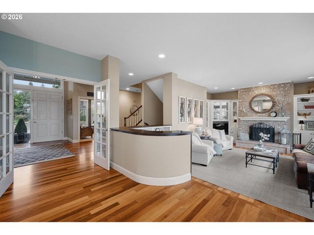 2360 FALCON Dr, West Linn, OR 97068