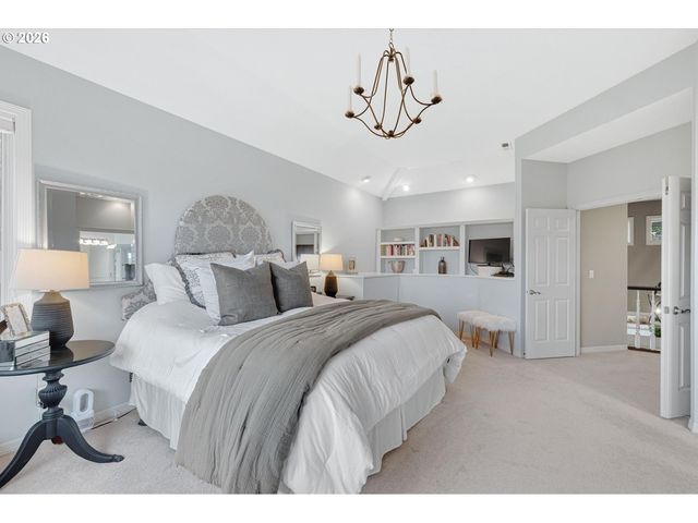 2360 FALCON Dr, West Linn, OR 97068