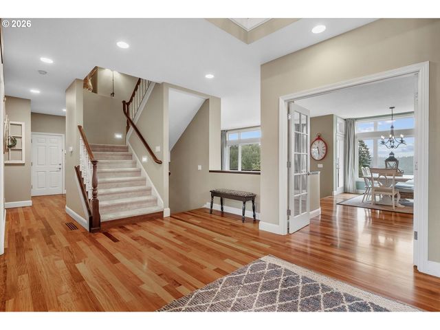 2360 FALCON Dr, West Linn, OR 97068