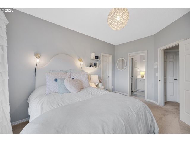 2360 FALCON Dr, West Linn, OR 97068