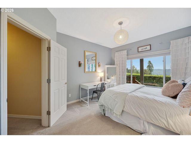 2360 FALCON Dr, West Linn, OR 97068