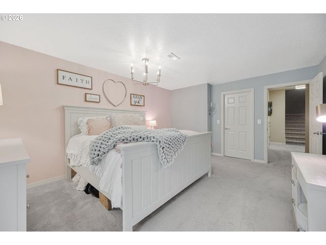 2360 FALCON Dr, West Linn, OR 97068