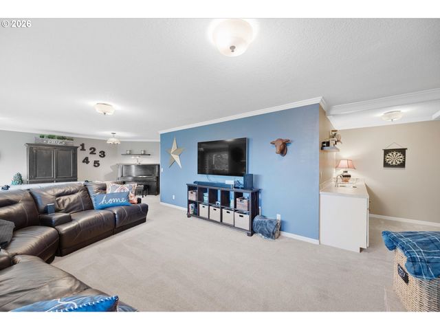 2360 FALCON Dr, West Linn, OR 97068