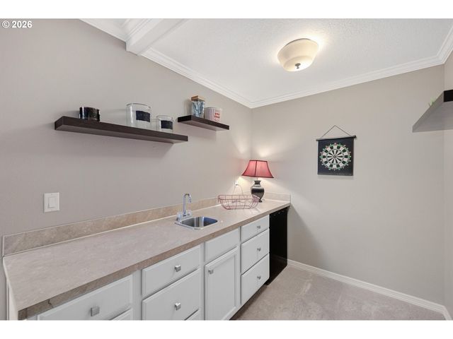 2360 FALCON Dr, West Linn, OR 97068