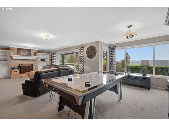 2360 FALCON Dr, West Linn, OR 97068