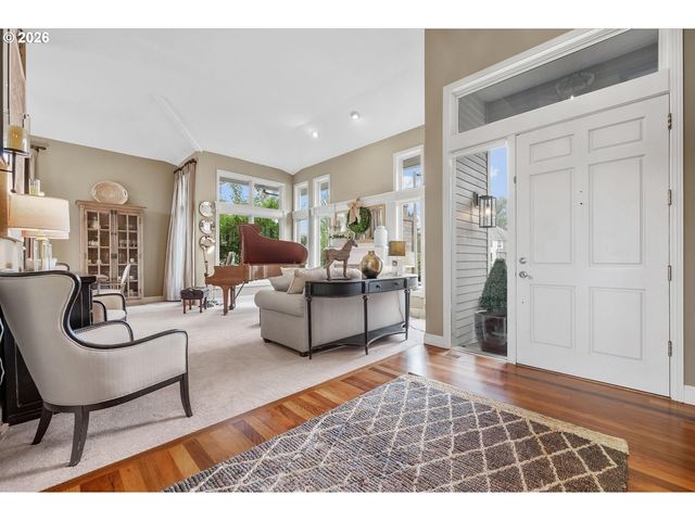 2360 FALCON Dr, West Linn, OR 97068