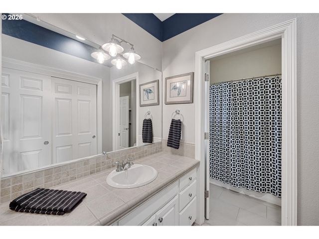 2360 FALCON Dr, West Linn, OR 97068