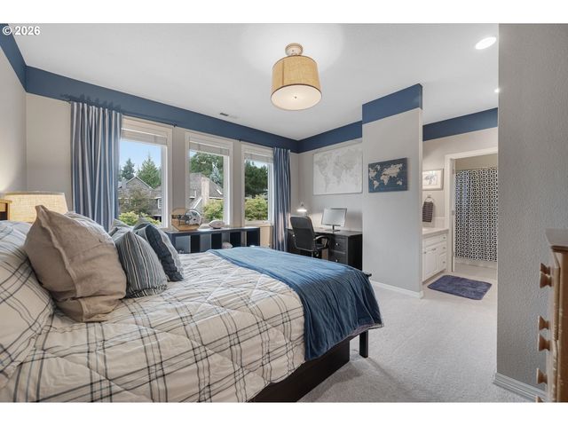 2360 FALCON Dr, West Linn, OR 97068