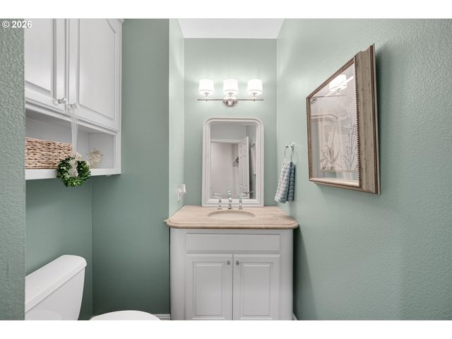 2360 FALCON Dr, West Linn, OR 97068