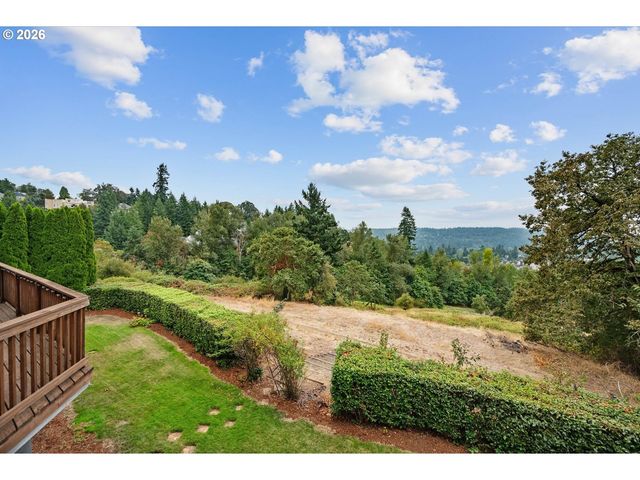 2360 FALCON Dr, West Linn, OR 97068