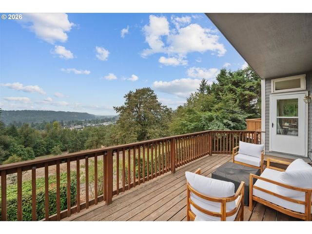 2360 FALCON Dr, West Linn, OR 97068