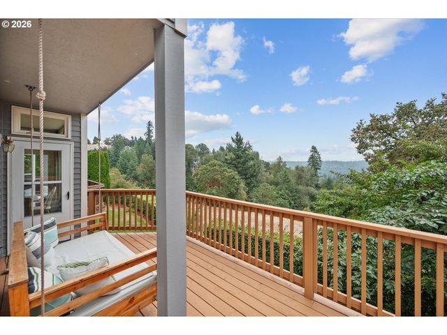 2360 FALCON Dr, West Linn, OR 97068