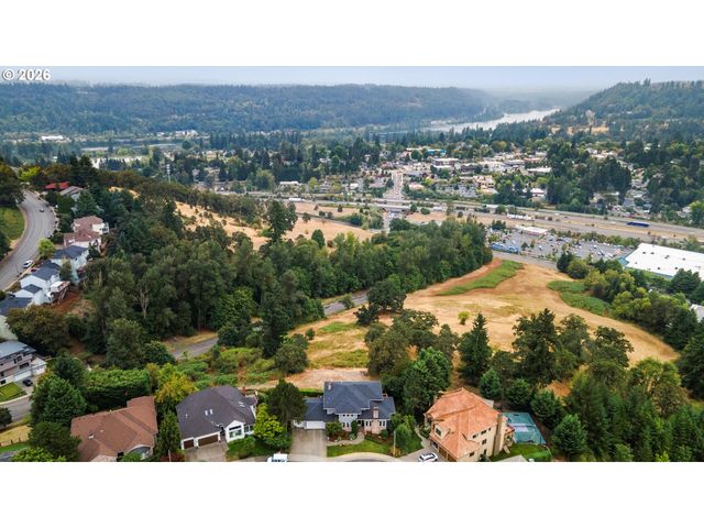 2360 FALCON Dr, West Linn, OR 97068