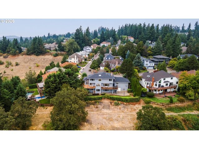 2360 FALCON Dr, West Linn, OR 97068