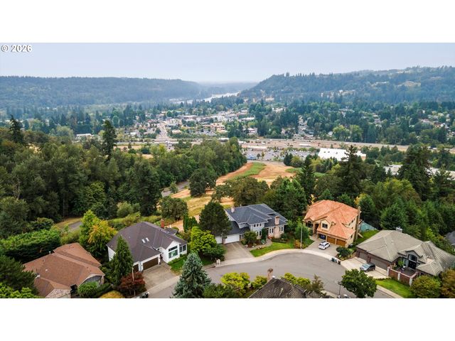 2360 FALCON Dr, West Linn, OR 97068