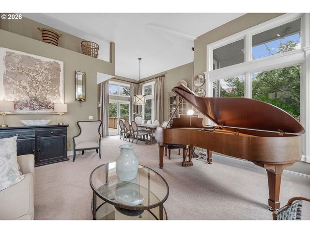 2360 FALCON Dr, West Linn, OR 97068