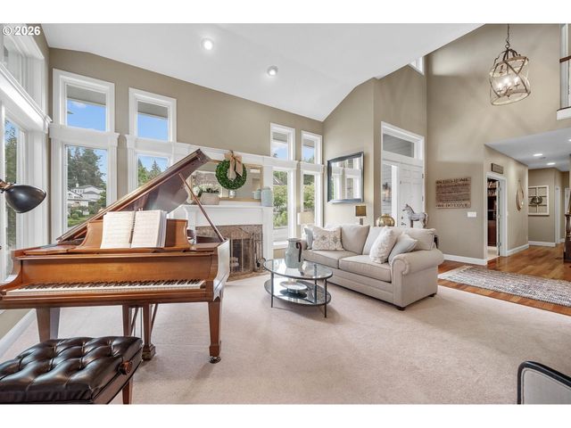 2360 FALCON Dr, West Linn, OR 97068