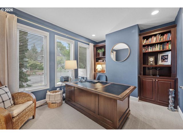 2360 FALCON Dr, West Linn, OR 97068