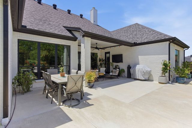 8880 Hidden Pond Street, Justin, TX 76247
