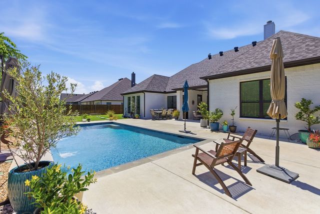 8880 Hidden Pond Street, Justin, TX 76247