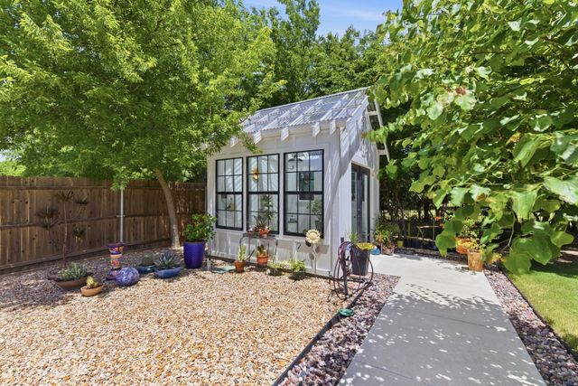 8880 Hidden Pond Street, Justin, TX 76247
